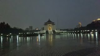 Rainy walk in Chiang Kai-Shek Memorial