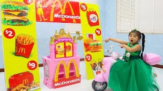 Suri Pretend Play w/ McDonalds Drive Thru Fast Food Kids Toys
