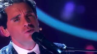 Mika canta 'One of us / uno di noi' - Stasera CasaMika 14/11/2017