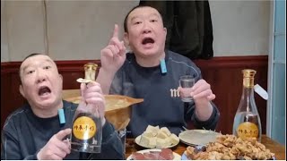 根哥下馆子吃杀猪下酒菜，喝52度好酒，这个酒可不一般，太好喝了