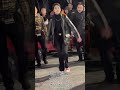 美美的卻珍便裝聖誕節快樂鍋莊舞跳起來the beautiful quezhen casual dress dances to the guozhuang merry christmas🥰