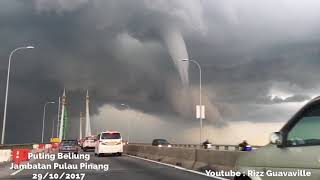 Puting Beliung Jambatan Pulau Pinang / Twister footage on Penang bridge