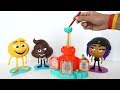 Emoji y TotoyKids abriendo y jugando con La Máquina de hacer Juguetes con Crayones!!!