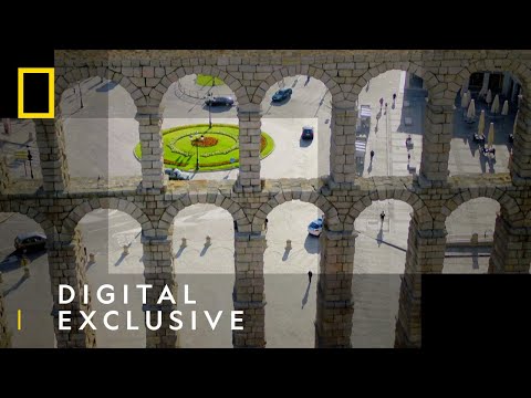How long is the entire Segovia Aqueduct?