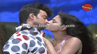Veena Malik's Lip lock scene leaked I Dirty Picture - Silk Sakkath Maga