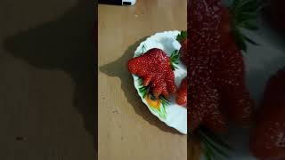 Гигантская клубника мутант 🍓