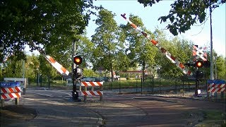 Spoorwegovergang Sneek // Dutch railroad crossing