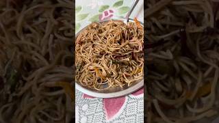 Delhi ki sabse famous chowmein 🤤  #foodingvlogging #vloggingdaily #vlog #streetfood  #delhi