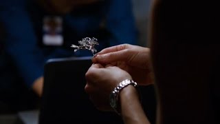 Bones 9x06 - Angela gives Brennan something borrowed for her wedding