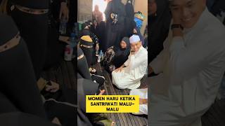 ketika santriwati malu-malu saat hendak mencium tangan pengantin pria ‼️‼️#santri #malumalu #nikah