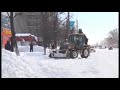 Городская дорожная техника устраняет последствия снегопада