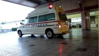 駅中救急車緊急出動　an ambulance  into the station