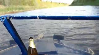 Моторная лодка Что творит Огненная вода