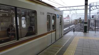 東京メトロ　10000系　練馬駅発車