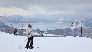 秋田354【たざわ湖スキー場】仙北市《湖に向かうシュプール》