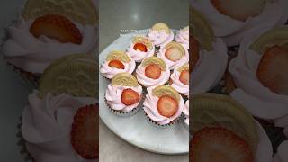 tiktok: xjanetlopez🎀🍓 #baking #aesthetic #mexican #tresleches #fresa #cake #recetas #viral #fyp