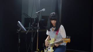 Khruangbin plays \