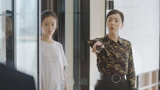 閨女瞞著親媽和親爸見面，親媽發現后情緒崩潰，躺在床上的親爸徹底沒轍了！