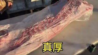 农村大肥猪膘真厚，用猪油炒菜那是真香#正宗土猪肉 #好吃的猪肉不在超市不在市场 #猪肉分割技巧 #一定要保证肉的质量 #买猪肉怎么挑选好肉