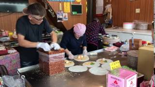 Yilan Foods: Crepe Ice Cream with Peanut Shavings (宜蘭吳記花生捲冰淇淋)