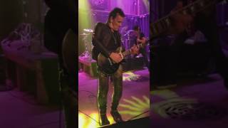 Vivian campbell...last in line live...rippin it Holy Diver solo