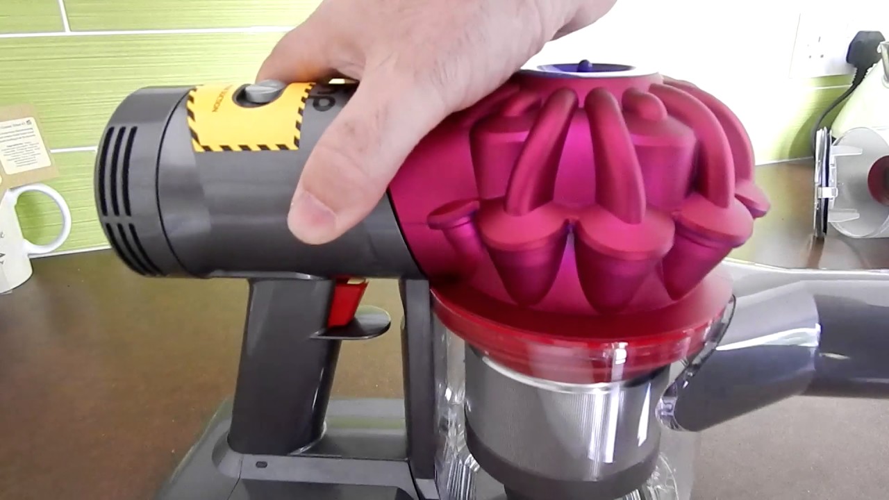 Dyson V7 Motorhead Review - YouTube