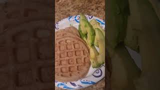 Making my quick breakfast its belgian cinnamon waffles with avocado in the side. #breakfast  #food