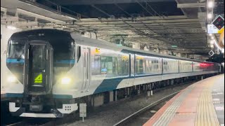 初の2000番台によるあずさ運用！【臨時特急あずさ84号新宿行き】E257系2000番台ｵｵNA-05編成があずさ幕で立川駅3番線に到着停車するシーン（8084M）2024.8.10