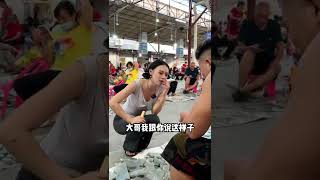 2580完成粉丝的心愿，这样的九龙护主牌你们喜欢吗？还有什么心愿，赶紧告诉小蕊！#翡翠 #翡翠挂件 #龙牌