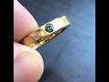 Goldring mit blauem Brillanten