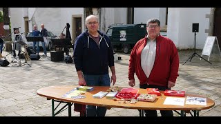 Blautöne Infostand mit Jazzmichl