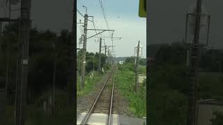 初夏の成田線 下総神崎駅～大戸駅間の一直線区間を走行する下り209系の前面展望