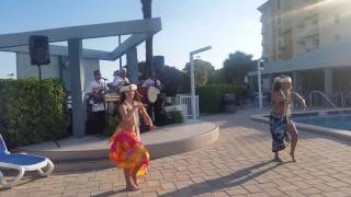 Hula Dancers