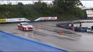 ドリフト動画！雨の中小さなサーキットでの爆走？