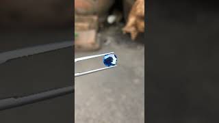 พร้อมใบเซอร์ 1.47กะรัต พลอยไพลิน ดิบ จันทบุรี  (Unheated Blue Sapphire) ไม่ผ่านกระบวนการใดๆทั้งสิ้น