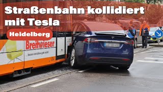 Verkehrsunfall zwischen Tesla und Straßenbahn in Heidelberg: Leichtverletzte und hoher Sachschaden