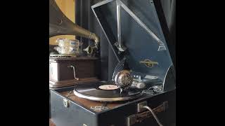 （童謡）川田 正子 ♪母さんたずねて♪ 78rpm record. Columbia Model No G ｰ 241 phonograph.