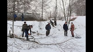 Луховичане вышли на воскресник, чтобы очистить Черную речку