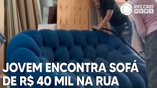 Jovem encontra sofá de R$ 40 mil abandonado na rua