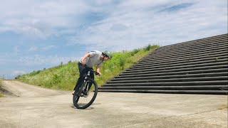 【グネグネ進む】バイクを倒して前に進む