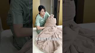 The most useful life tutorial ever! How to make a poop quilt 💩我妈说我被子叠得跟💩一样……Emm，确实一模一样😜