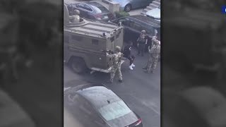 FBI raid targets alleged NYC robbery ring: officials