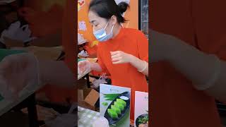 炭烤猪颈肉捞柠檬粉，居然真的跟图片一样！|中国广东美食