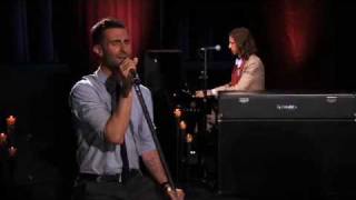 Maroon 5 - She Will Be Loved (Live on Walmart Soundcheck)