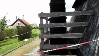 de middelmolen malend op nationale molendag 12 mei