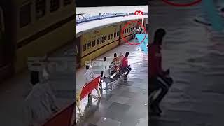 #Shorts Women Falls from Moving train: ಚಲಿಸುತ್ತಿದ್ದ ರೈಲು ಹತ್ತುವ ವೇಳೆ ಬಿದ್ದ ಮಹಿಳೆ! ||Karnataka Tak||