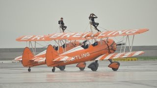 ブライトリング・ウィングウォーカーズ Breitling Wingwalkers タキシング 岩国基地フレンドシップデー2015