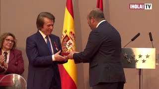 Raphael recibe la medalla de oro de la Comunidad de Madrid | ¡HOLA! TV