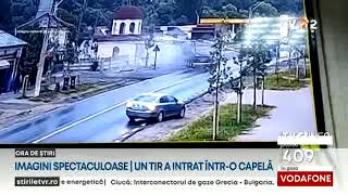 Accident spectaculos în Titu: un TIR a intrat în capela unei biserici