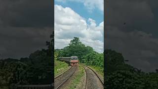 Fast Train in Lanka අධික වේගයෙන් ගිය දුම්රිය 😱 නැරඹුම් මැදිරියේ සිට #train #srilanka #travel #visit